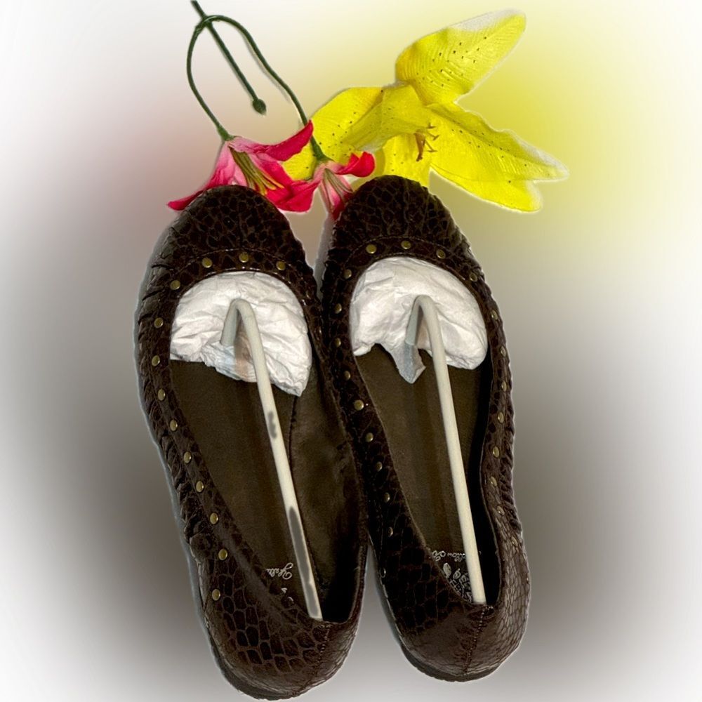 Timeless! Yellow Box subtle-leopard print flats! - Picture 5 of 14